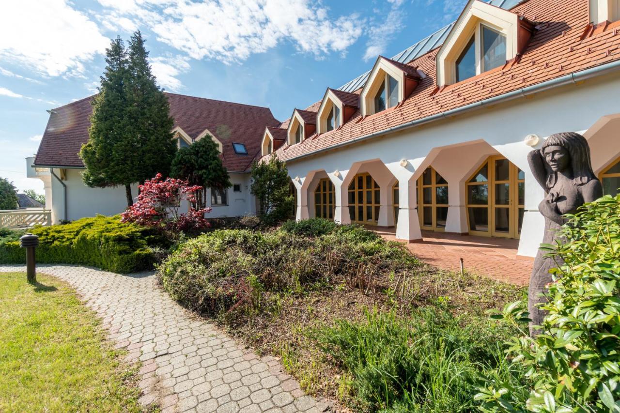 Global Apartmanhaz Vonyarcvashegy Exterior foto