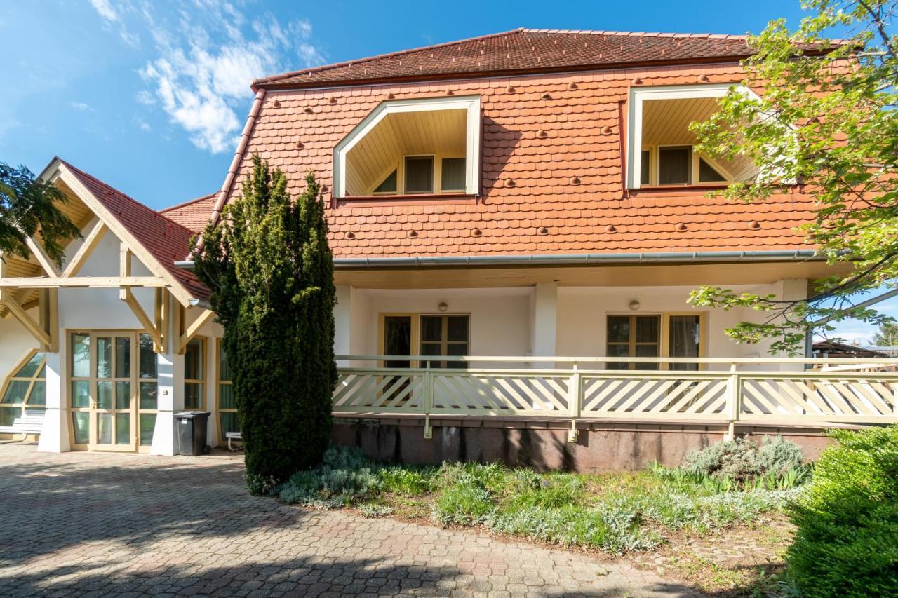 Global Apartmanhaz Vonyarcvashegy Exterior foto