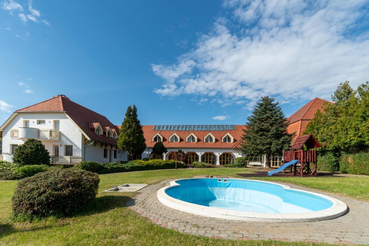 Global Apartmanhaz Vonyarcvashegy Exterior foto